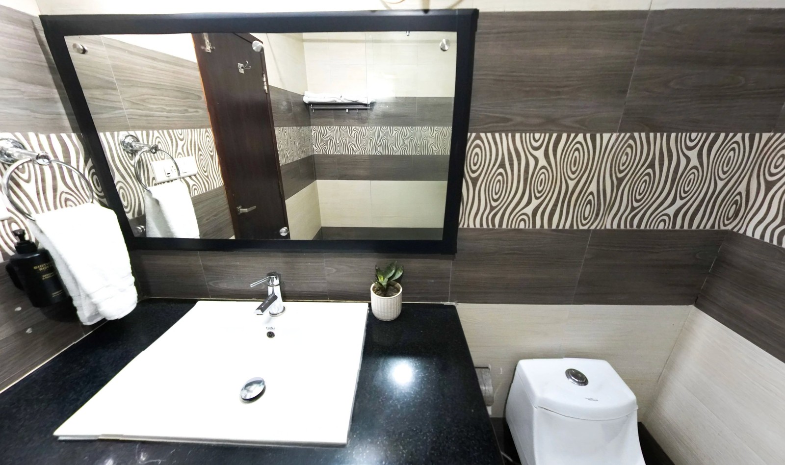 Suite Room Bathroom